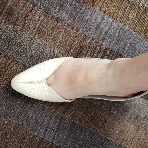 Anne Klein Whips Kid Leather Ivory 1" Heel Flats 8N Snake Look In Original Box - Picture 13 of 14